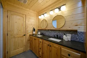 riverfront with pool, game room, hot tub and kayaks- sleeps 10 - Image 5