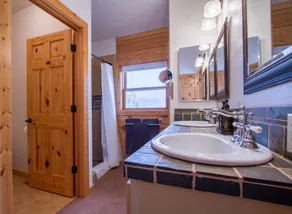 Mountain Lodge. Large kitchen hot tub, fire pit. - Image 3