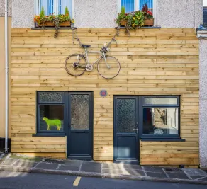 James' Place Dowlais Self Catering Studio 3 Sioni - Image 2