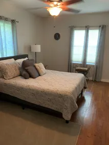 Spacious Home - Sleeps 8 Fire-pit 1 Block to EKU & Downtown, 2 Miles to I-75 - Image 4