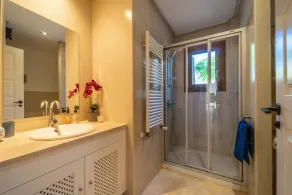 Luxury Private Villa 10 mins from airport and 20 mins from the beach - Image 3