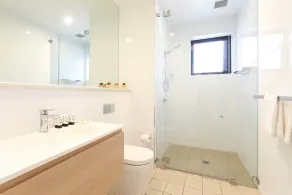 Cosy 2-bed Bridgeview Apartments with River View - Image 3