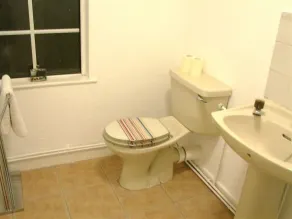 Intl Townhouse Apt on The Crescent: perfect for walking everywhere! - Image 2