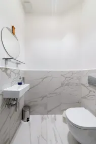 Brand new chic flat by the Great Market Hall - Image 5