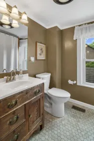 Peaceful well-appointed home at Treman Park - Image 5
