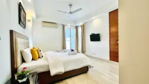 BluO 3BHK M Block Mkt - Lift, Balcony, Parking - Image 5