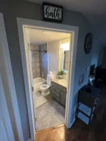 The Crown 👑 Cottage With a HOT TUB and A Fully Fenced Backyard - Image 2