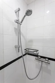 Aldgate London City Boutique Cosy Studio 4 - Image 4