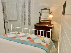 Nine Island Cottage - Lake front, Hot Tub, 45 mins from St. John's, Sleeps 14 - Image 4