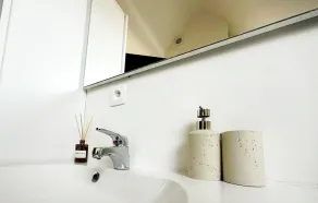 Central Ghent | Modern 6BR Apt. w/ WIFI - Image 3