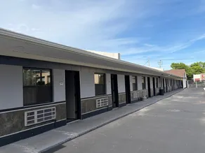 Midway Motel - Image 4
