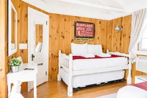 Cottage 5-6 - Year Round Pet Friendly $50 Fee- 2 Bedroom / 1 Bath End Unit - Image 5