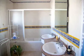 Lovely, spacious townhouse with private garden/pool near Algarve beaches. - Image 3
