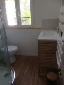 Charmante maison en bord de rivière - Image 3