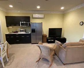 Entire Detached Guesthouse Studio with Private Entrance - Image 4