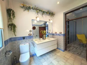 Entire Villa with Private Gardens In Central Location - Image 2