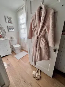 Completely private suite with tub,kitchen, living room, & private entrance - Image 3