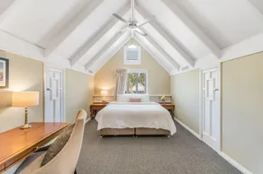 Luxury Hamptons Style Country Retreat on 40 Picturesque Acres | Free Netflix  - Image 3