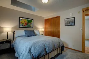 Short Walk to Old Mill, River & Trails!,Outdoor Fire Pit, Quiet Neighborhood, New Furniture & Carpet - Image 5
