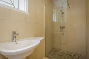 Mirandole, modern holiday home with views and heated pool - Image 3