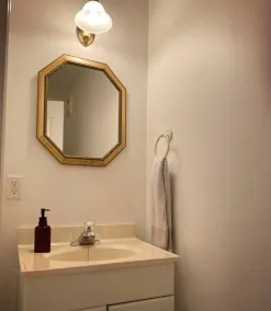 Relax in Style and Comfort in South Bay - Image 3