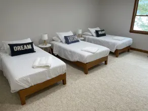 Breathtaking Waterfront Retreat, Private Docks, 12 guests, King Bed. - Image 5