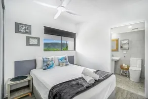 Luxurious Studio with Lush Mountain Views - Image 3