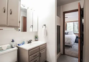 An Updated, Secluded family friendly home with Fast Wifi - Image 4