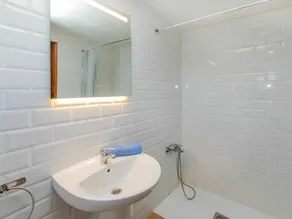 Vacation Home i Torroella De Montgrí med 1 sovrum som kan rymma 4 - Image 2