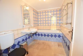 Luxury Villa, surrounded with lush garden , and all amenities - Image 3