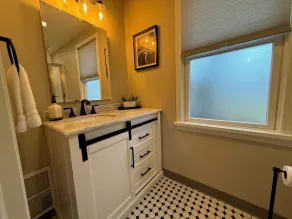 Sand & Snow - Remodeled / Great Location!  Walk to Downtown and Beach! - Image 4