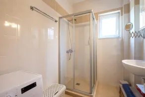 Beautiful, attractively furnished villa with private pool - Image 3