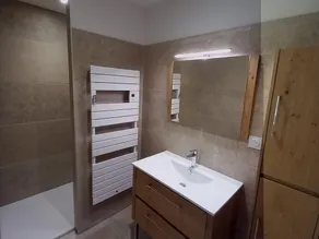 Maison de campagne rénovée avec terrasse, 3 chambres et équipement moderne, au cœur des collines du Perche - Image 2