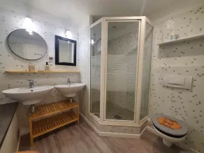 STUDIO in the middle of the vineyards facing the Ventoux - for 2 adults and 2 children. - Image 4