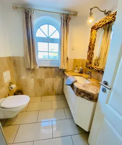 Exclusivo apartamento con jardín y chimenea. - Image 3