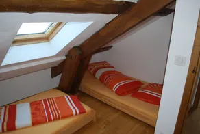 Del af en gammel herregård med en stor svømmedam ved grænsetrekanten B, NL, D - Image 4