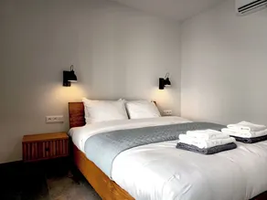 Coastline Residence - Designer Seaside Apartment with Pool, 2-Minute Walk to the Beach - Image 3