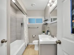 ★Minimalistic and Stylish Ranch w/ Privacy Fence & No Stairs★ Metro Detroit - Image 2