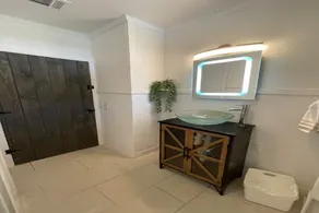 Cozy modern style home, sleep 8, all the amenities of home.  - Image 3