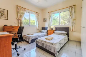 Luksus 3 seng / 3 bad villa med privat pool i den maleriske landsby Peyia - Image 3