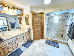 Large mountain home, incredible views, hot tub, game room, minutes from Jackson! - Image 3