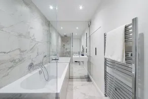 Brand new chic flat by the Great Market Hall - Image 3