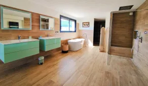 Charming air-conditioned villa - 4 master suites - Swimming pool - Outdoor space - Image 2