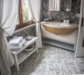 Modern newly renovated apartment near Como - Image 4