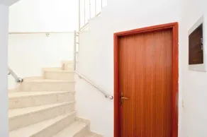 Holiday apartment with air conditioning and parking - Image 2