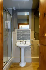 Finest Retreats - Shepherds Cottage at Mile House Farm - Image 4