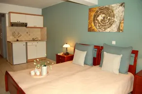 Alkyoni Apartments & Studios - Image 4