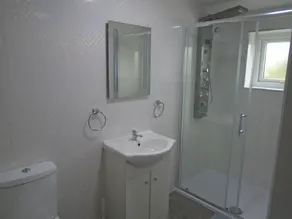 hot tub accomodation for 12  6 bedrooms all on suite yorkshire - Image 2