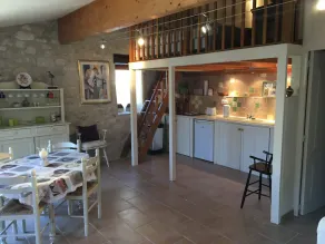 Delightful independant property with garden in small medieval fortified citadel - Image 5