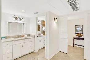 Beautiful Condo with Gorgeous Ocean Views from Balcony + Shared Pool & Free WiFi - Image 3